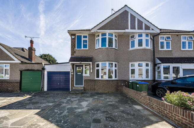 3 bed property, in Little Birches, £650,000