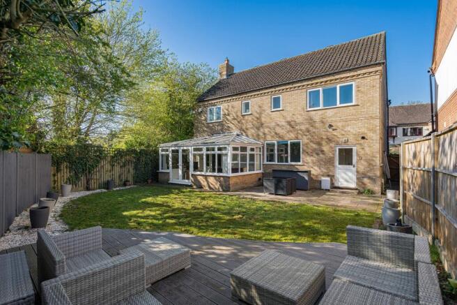 4 bed property, in Hobby Close, £550,000