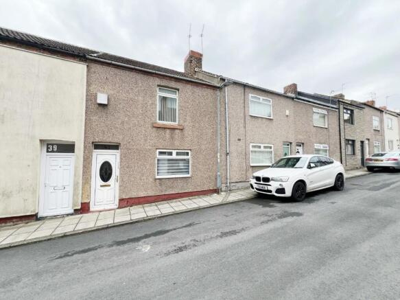 2 bed property, in Craddock Street, £36,000