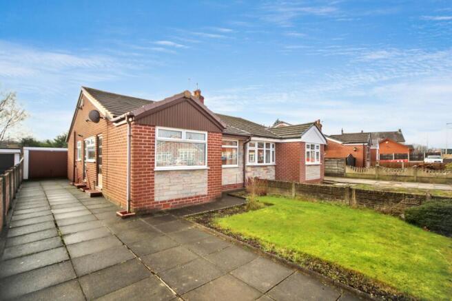 3 bed property, in Fulbeck Avenue, £170,000