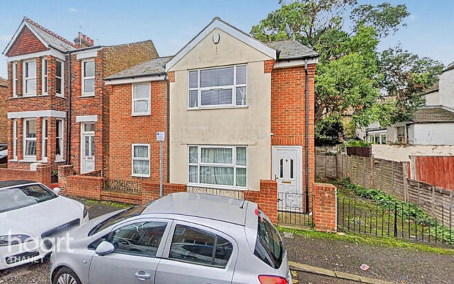 2 bed property, in Upper Grove, £400,000