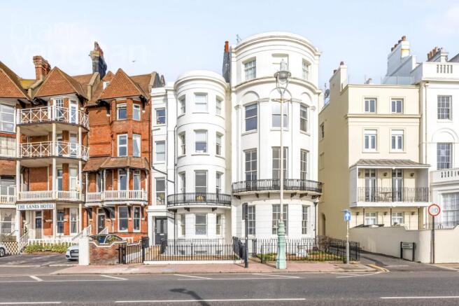 2 bed property, in Marine Parade, £300,000