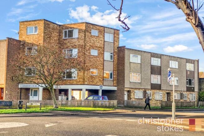 2 bed property, in Leighton Court, £240,000