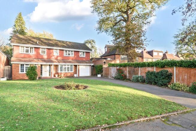 4 bed property, in Trelawney Grove, £1,245,000