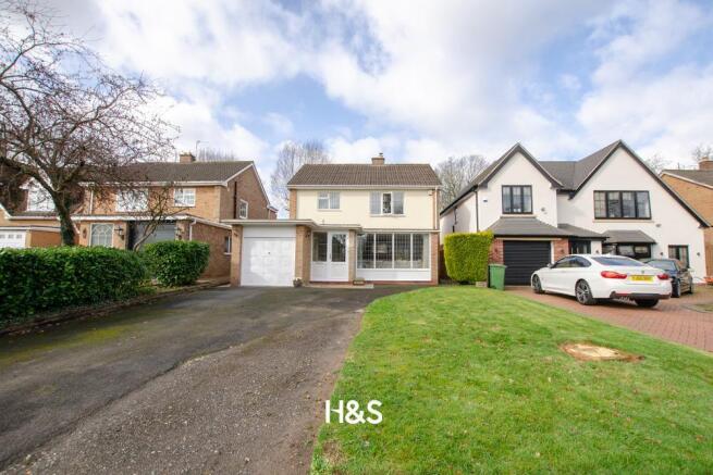 3 bed property, in Woodlea Drive, £600,000