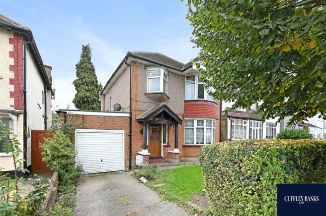 4 bed property, in Bowrons Avenue, £899,950