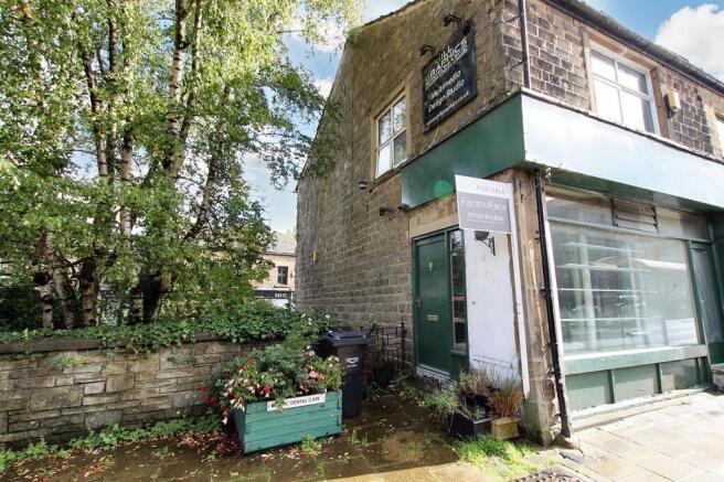 1 bed property, in Rochdale Road, £95,000