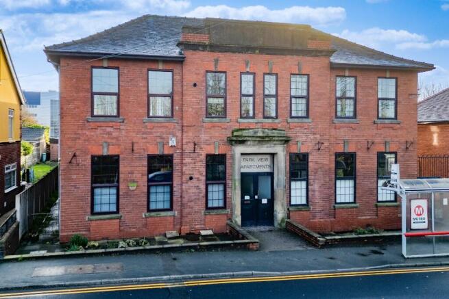1 bed property, in Park View, £55,000
