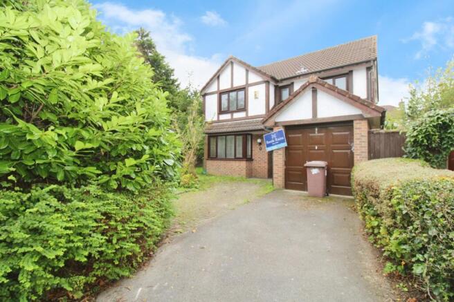 4 bed property, in Selby Close, £290,000