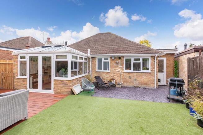 3 bed property, in Stewart Close, £675,000