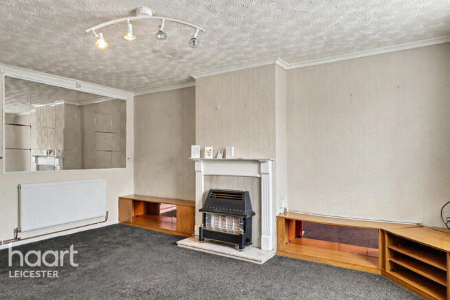 3 bed property, in Kinsdale Drive, £220,000