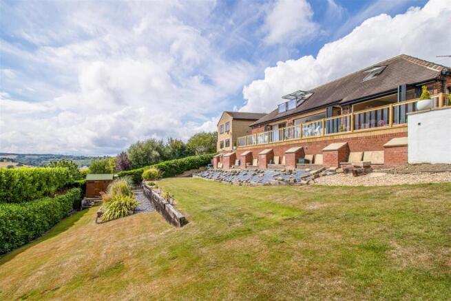 3 bed property, in Whitley Road, £600,000