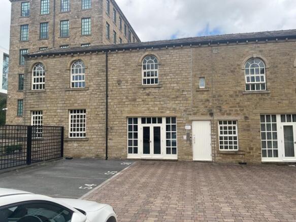 2 bed property, in Apartment 209, £70,000