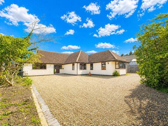 6 bed property, in Steeple Road, £475,000