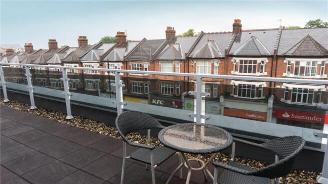 2 bed property, in Woodcote Road, £340,000