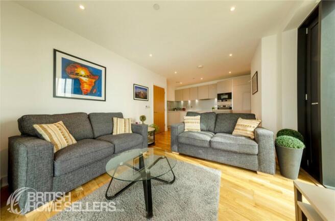 2 bed property, in Station Road, £450,000