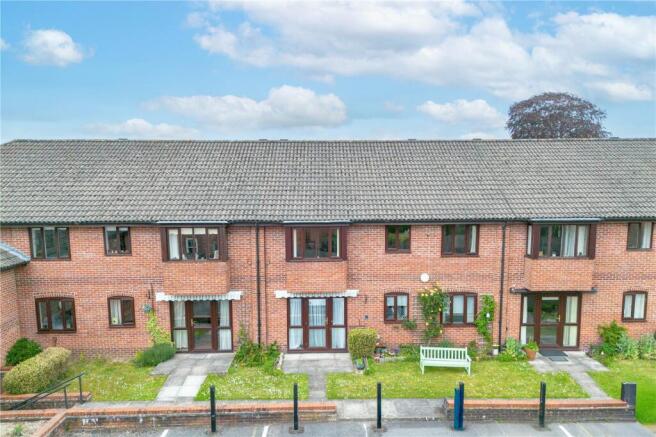 2 bed property, in George Lane, £120,000