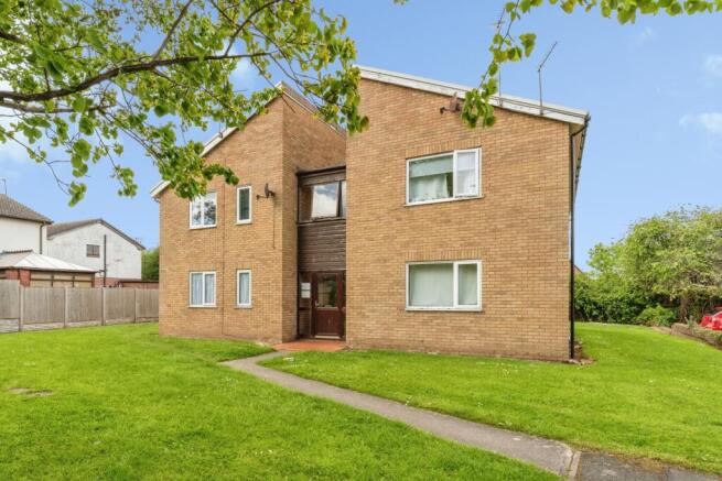 1 bed property, in Lon Ceiriog, £55,000