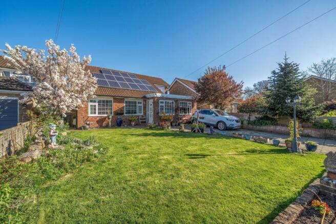3 bed property, in Frampton Close, £595,000