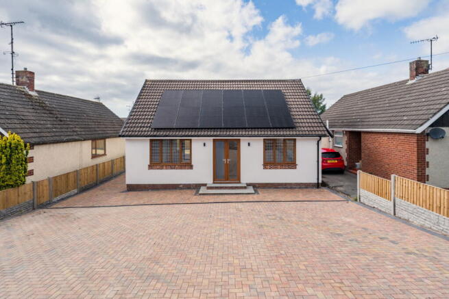 3 bed property, in Fforddisa, £300,000