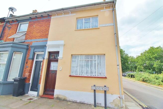 2 bed property, in Bevis Road, £200,000
