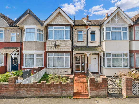 5 bed property, in Cromwell Road, £575,000