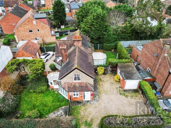 2 bed property, in High Road, £375,000