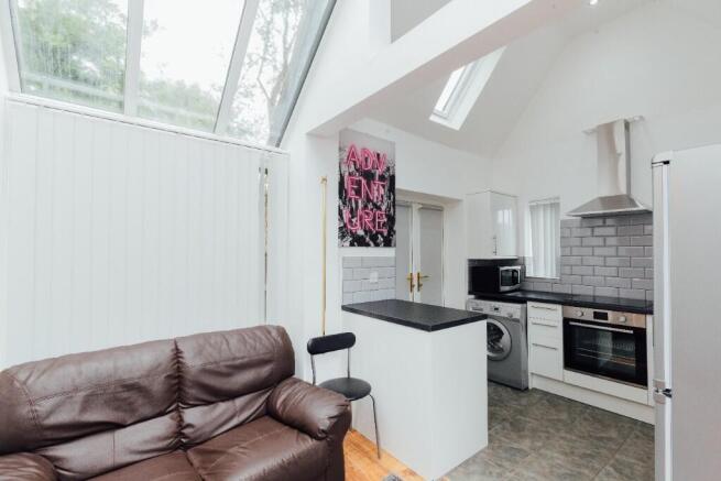 2 bed property, in Forest Road, £150,000
