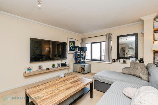 1 bed property, in Walton Road, £179,990