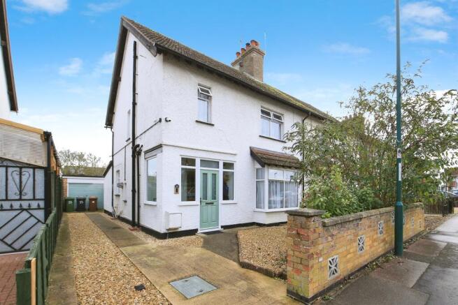 3 bed property, in Waterloo Road, £325,000