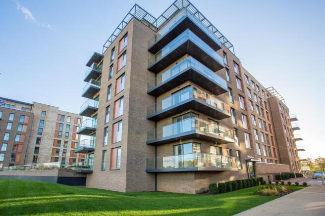 2 bed property, in 305 Kidbrooke Park Road, £495,000