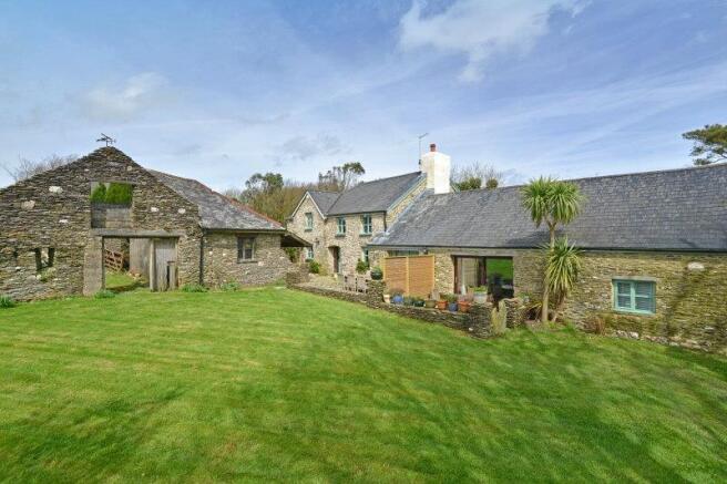 6 bed property, in Bittadon, £865,000