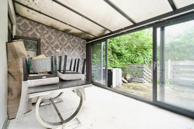 3 bed property, in Farfield Road, £175,000