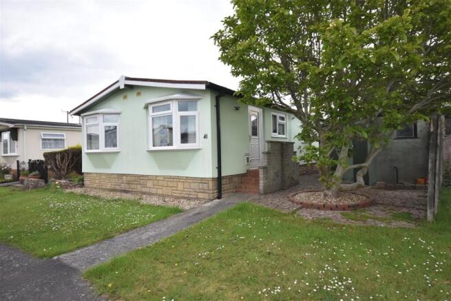 2 bed property, in Berkeley Vale Park, £115,000