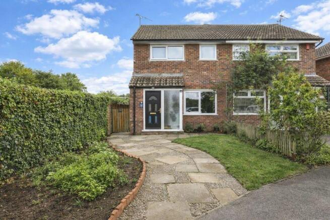 3 bed property, in Lavenham Way, £240,000