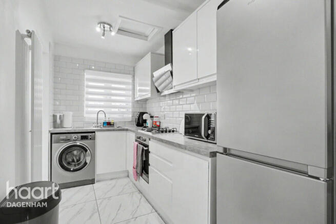 3 bed property, in Sedgemoor Drive, £450,000