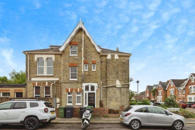 2 bed property, in Buckleigh Road, £420,000