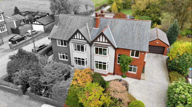 4 bed property, in Starling Road, £640,000