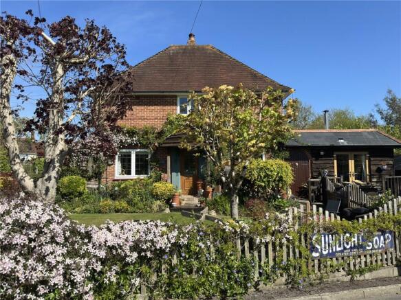 3 bed property, in Setthorns Road, £475,000
