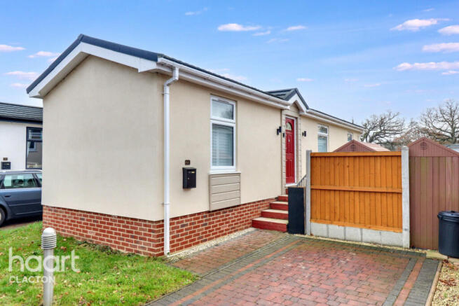2 bed property, in Oakleigh Residential Park, £80,000