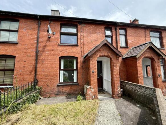 2 bed property, in Glanogwen, £130,000