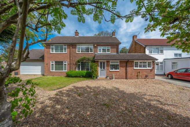 5 bed property, in Minsterley Avenue, £900,000