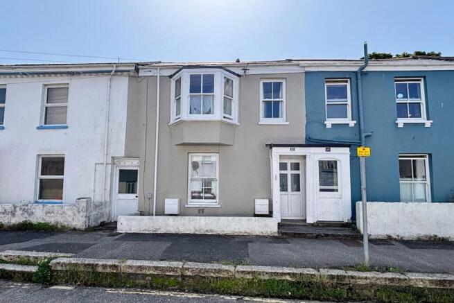 4 bed property, in Wellington Terrace, £325,000