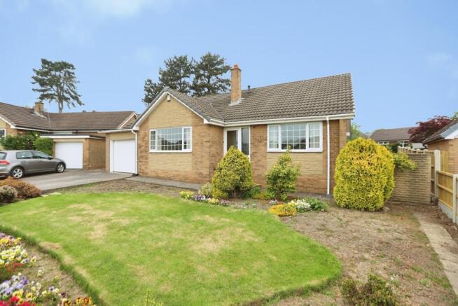 2 bed property, in Garden Crescent, £315,000