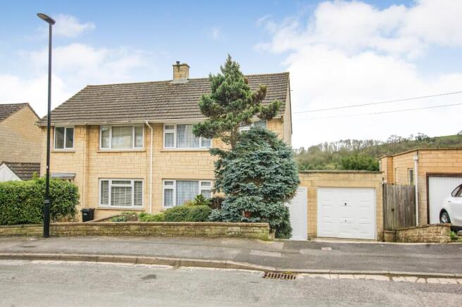 4 bed property, in Leighton Road, £500,000