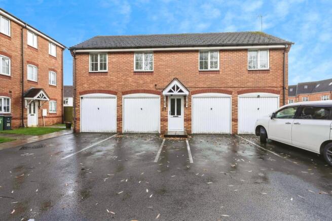 2 bed property, in Ashwood Close, £140,000