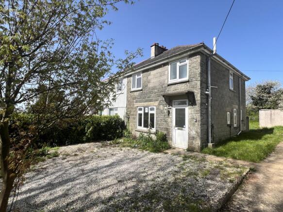 3 bed property, in 48 Lockeridge Road, £100,000