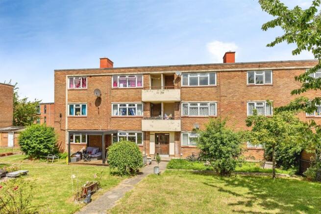 2 bed property, in Bishopthorpe Road, £210,000