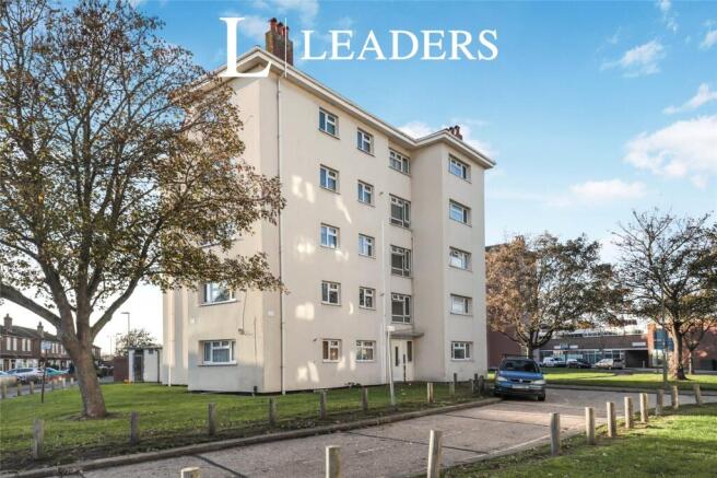 2 bed property, in Nelson House, £125,000