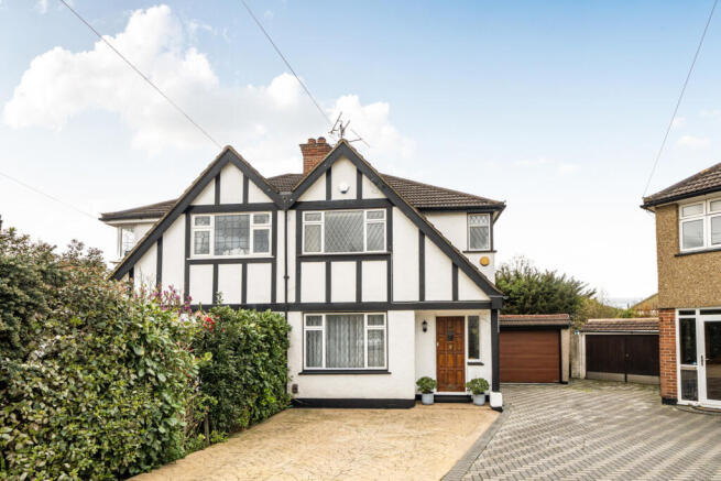 3 bed property, in Chatsworth Gardens, £600,000
